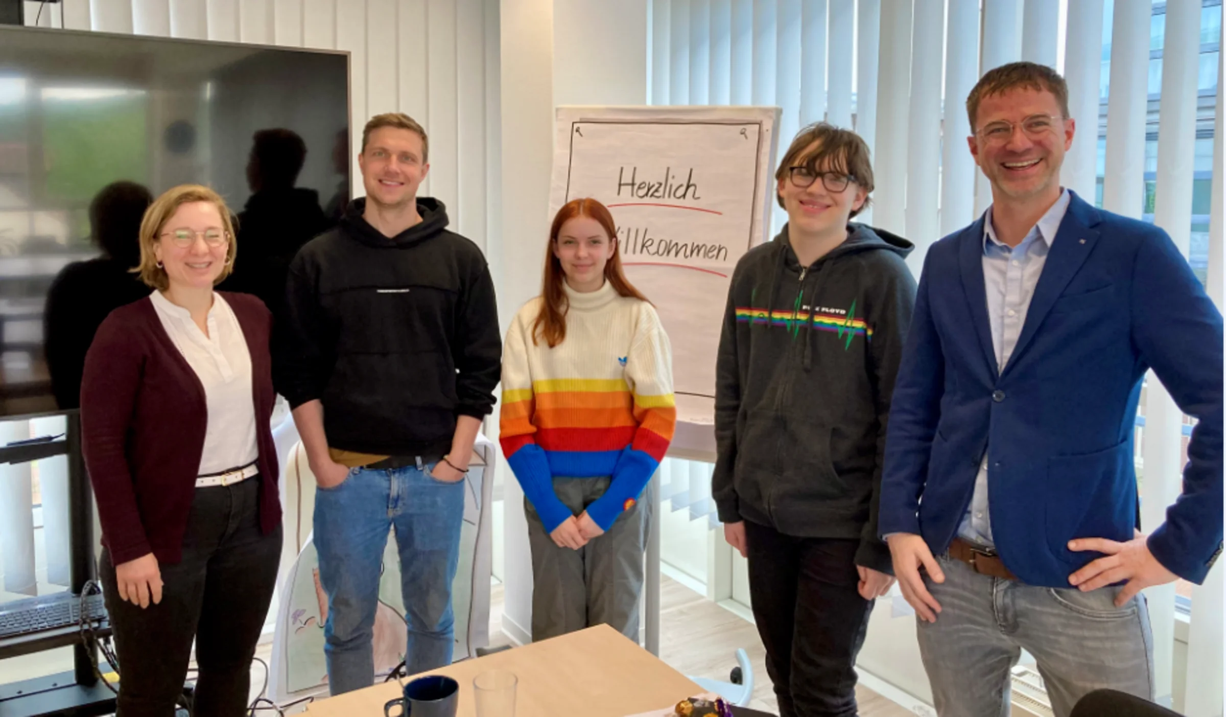 Der Zukunftstag am f-bb in Potsdam: Katja Pein (Projektkoordinatorin), Sebastian Richter (wissenschaftlicher Mitarbeiter im Projekt Zukunftszentrum), die beiden Teilnehmenden Maria und Niklas und Torsten Künzel (wissenschaftlicher Mitarbeiter im Projekt bea-Brandenburg).